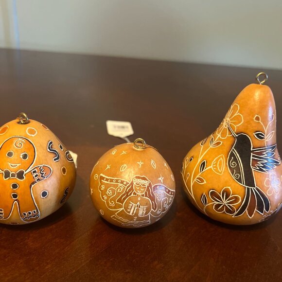 Set Of 4 Lucuma Designs Handmade Gourd Ornaments With Gingerbread & Bird Motifs - Picture 11 of 12